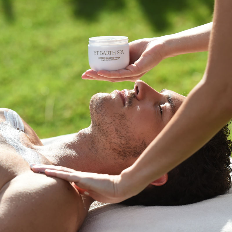 Umfassende Behandlung mit exotischen Pflegeprodukten, Handmassage, Reinigung, Tonisierung und Peeling für sie und ihn.